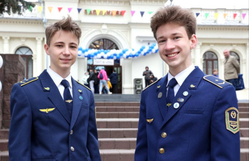 Лукашенко поздравил коллектив и воспитанников Детской железной дороги с ее 70-летием