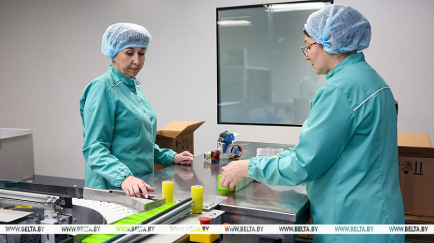 Лукашенко поздравил работников фармацевтической и микробиологической промышленности с профессиональным праздником