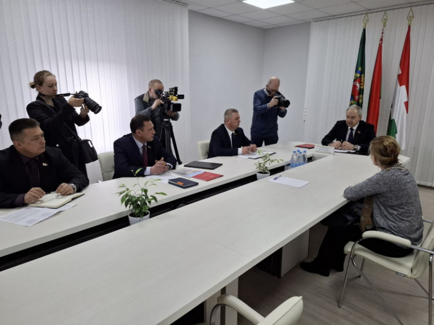 Игорь Сергеенко проводит личный прием граждан в Шарковщине