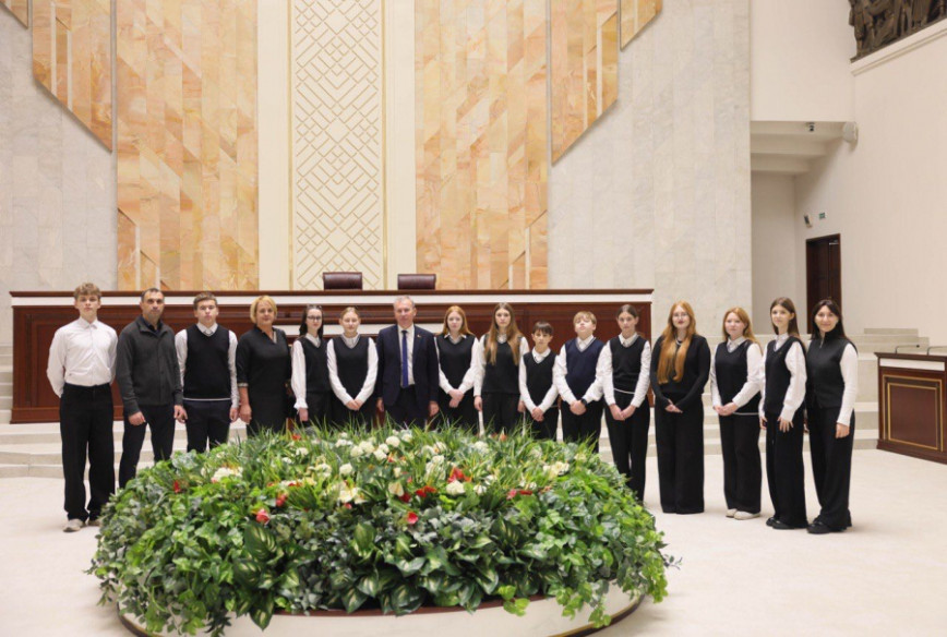 Краевед из Лепельского района подарил Президентской библиотеке свою новую книгу