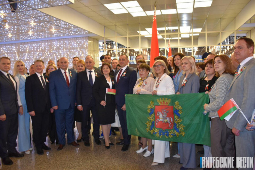 Выступление Президента и "Голас роднай зямлi". Делегация Витебской области приняла участие в торжественных мероприятиях ко Дню Независимости в Минске
