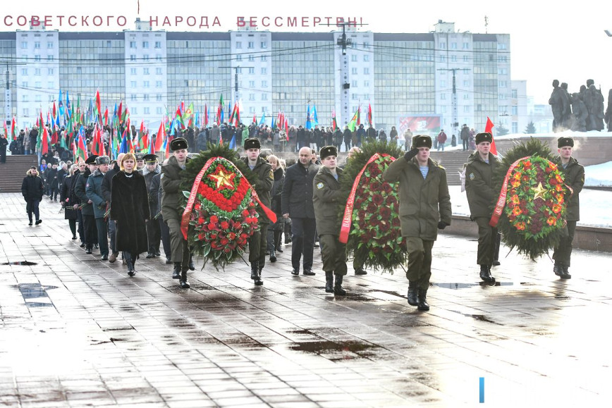 Церемония возложения цветов в честь Дня защитников Отечества прошла в Витебске