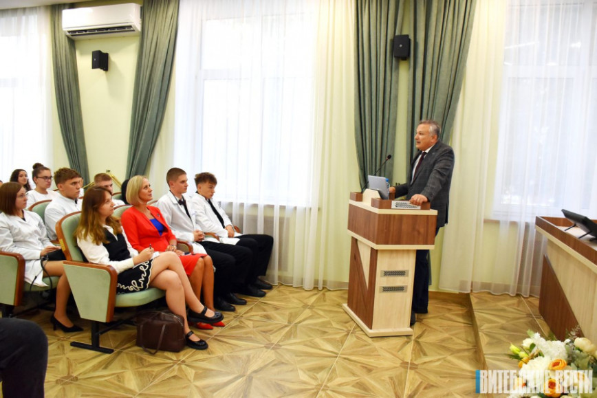 Постоянный координатор ООН в Беларуси Расул Багиров встретился со студентами ВГМУ

