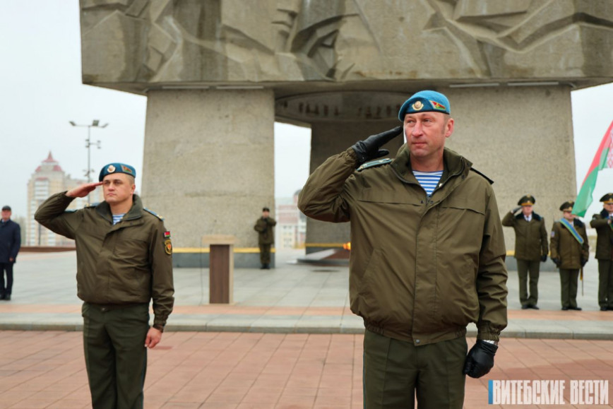 Попрощались с боевым знаменем. В Витебске прошла торжественная демобилизация военнослужащих 103-й воздушно-десантной бригады
