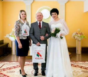«Белая Русь» павіншавала талачынскія сем'і з першымі важнымі падзеямі<br />